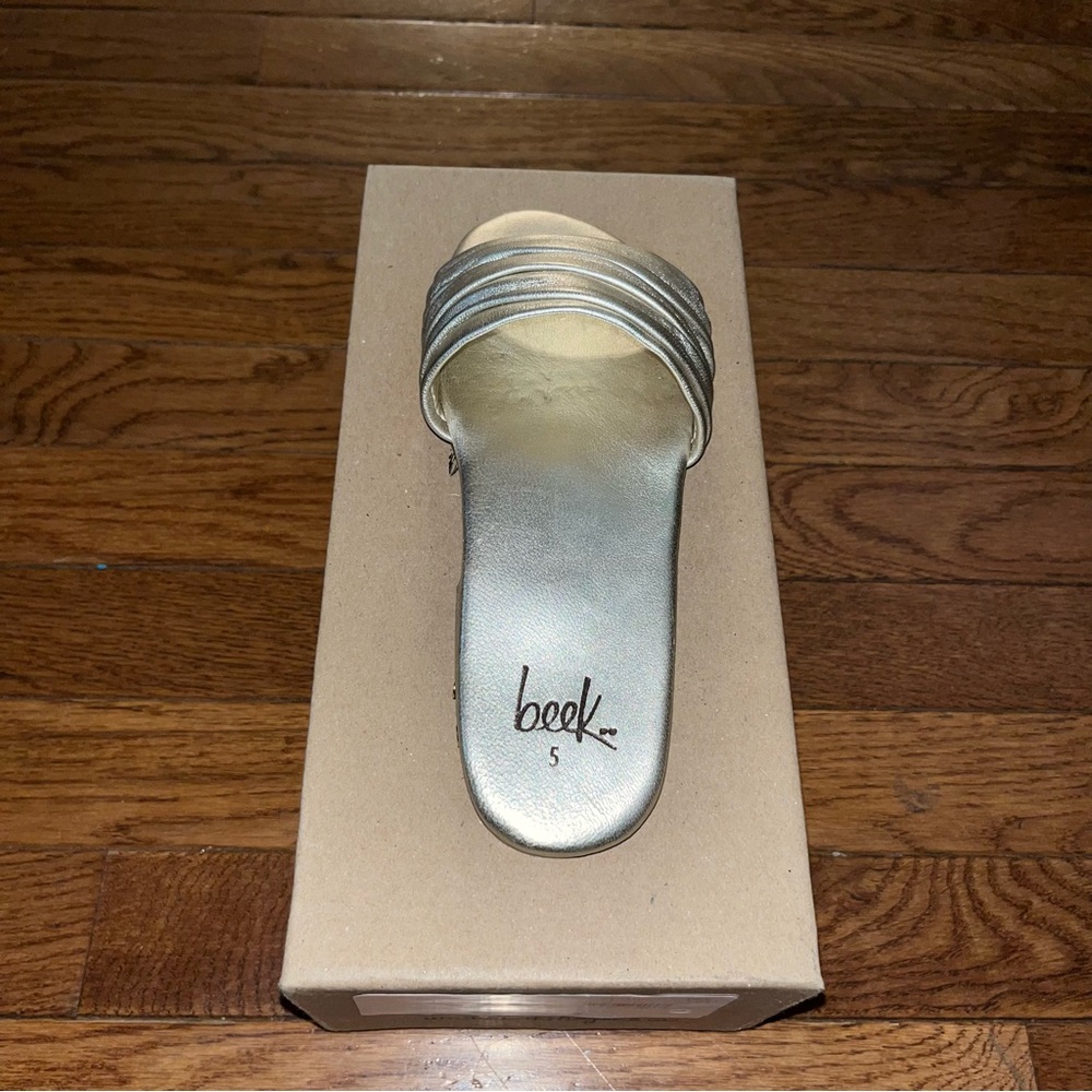Beek Songbird Slide Sandals Platinum Women’s Size 5 Soft Scrunched Leather - Picture 9 of 12